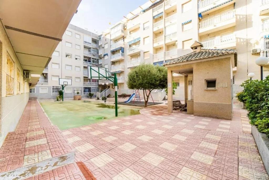Mila Sloneczny Apartament W Torrevieja Centrum Bagian luar foto